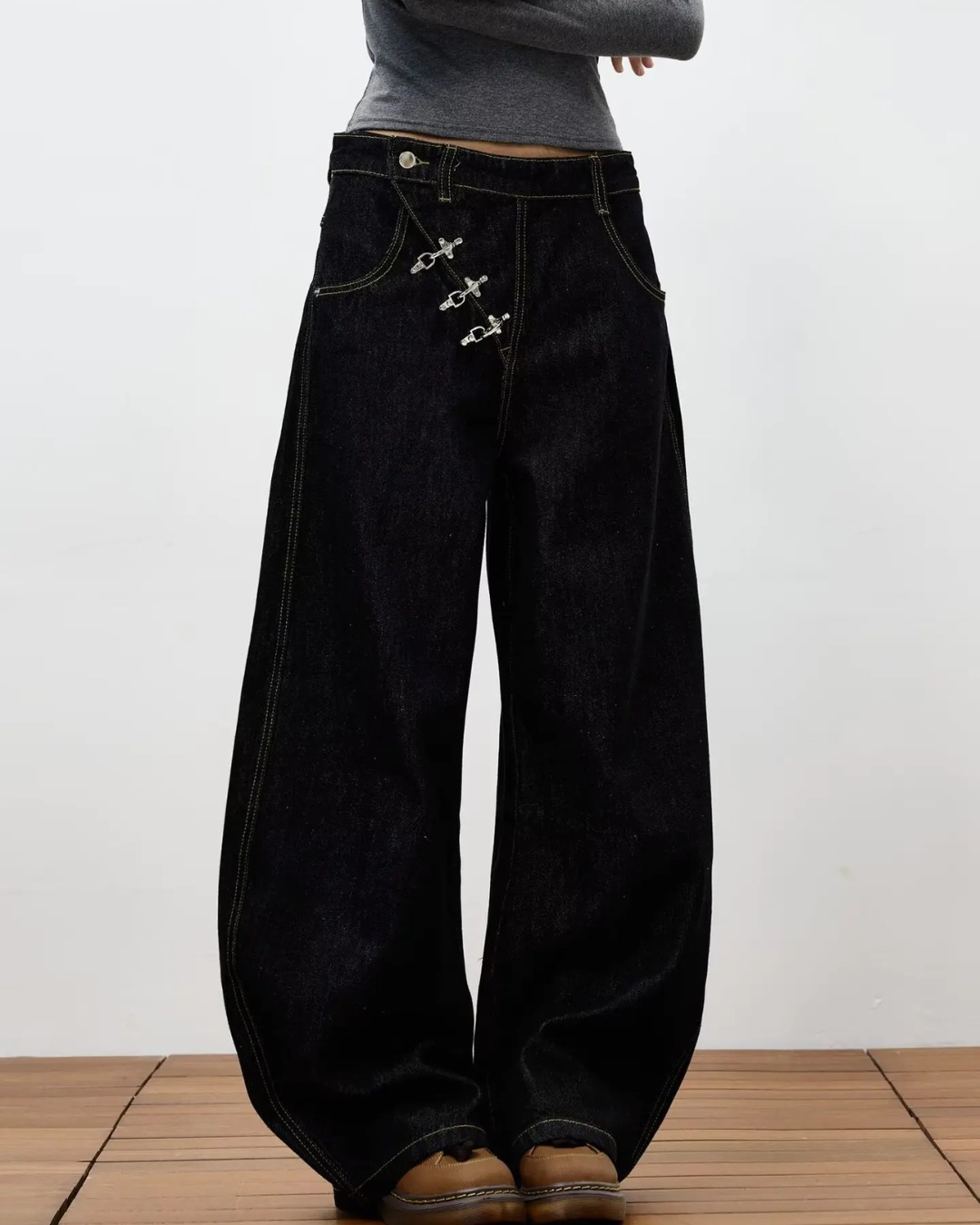 SIDED METAL CLASPS BLACK