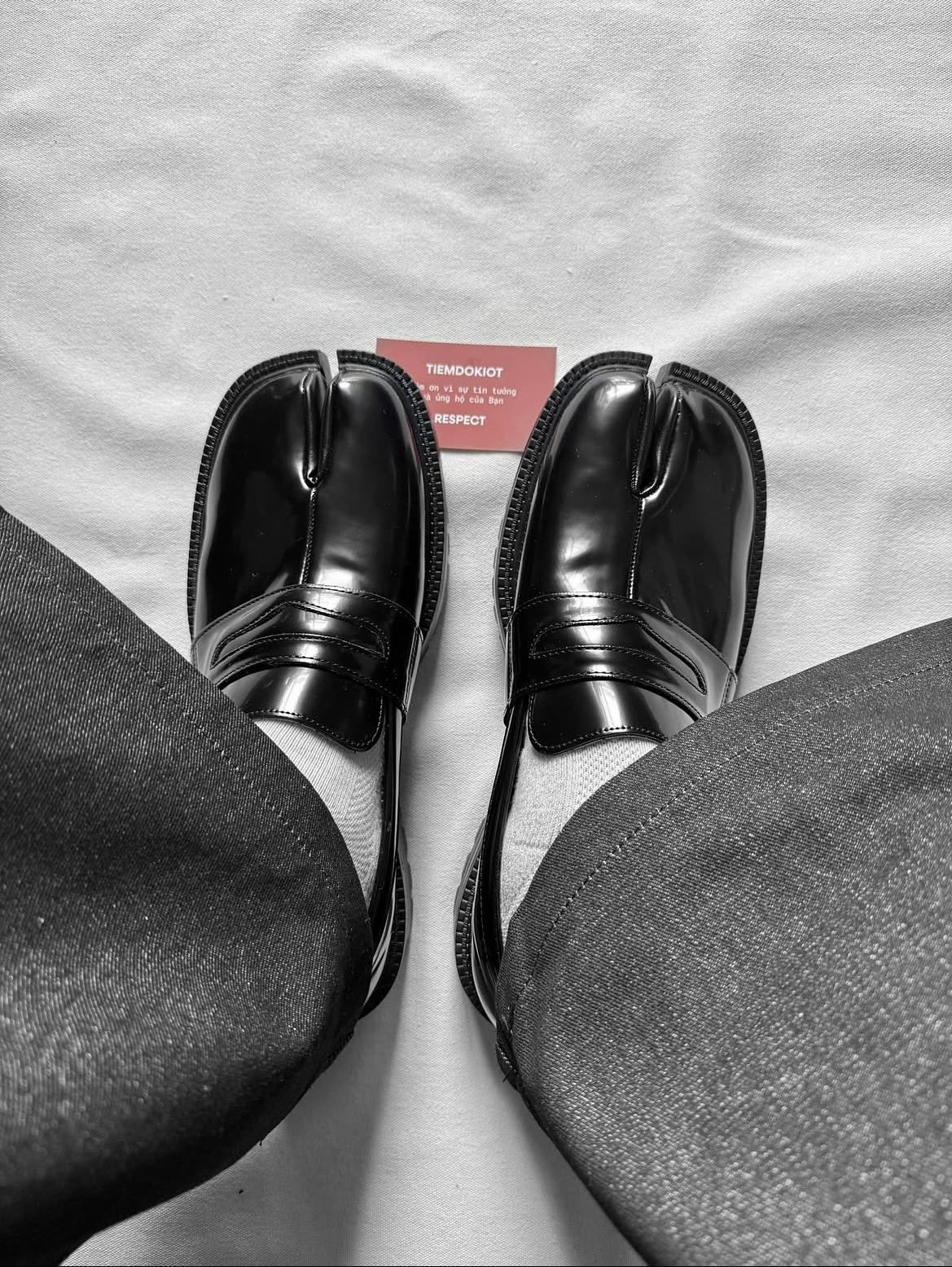 Tabi shoes