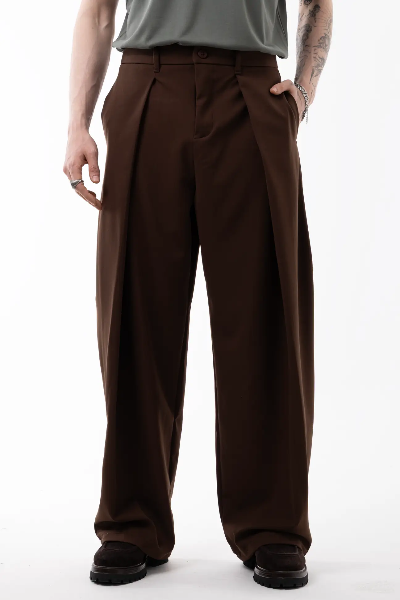 BROWN TRIANGLE PLEATED WIDE LEG PANTS 