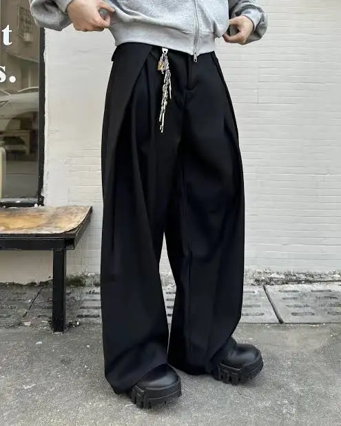 BLACK TRIANGLE PLEATED WIDE LEG PANT 