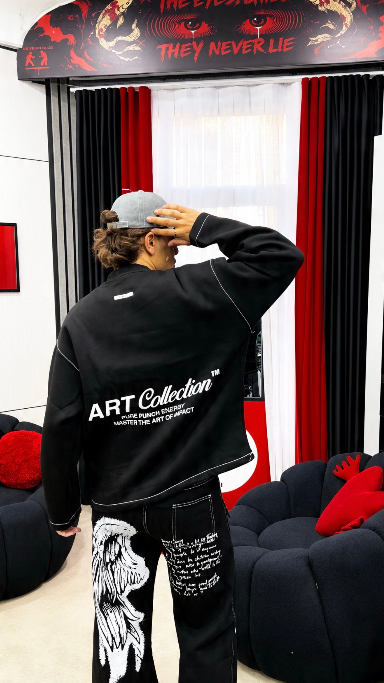 ART SWEATER