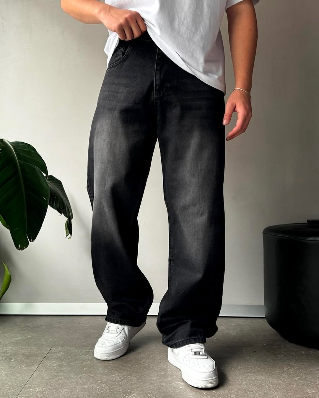 Baggy jean noir avec tâche blanche