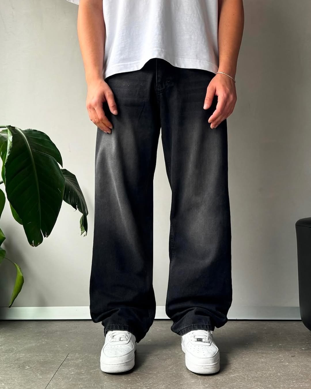 Baggy jean noir avec tâche blanche