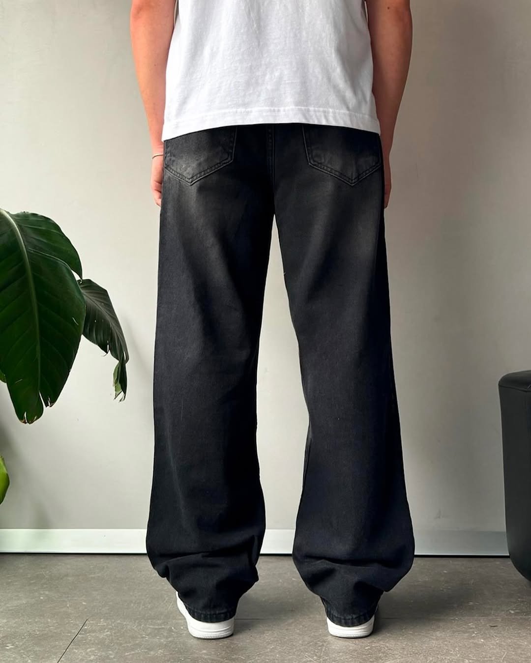Baggy jean noir avec tâche blanche