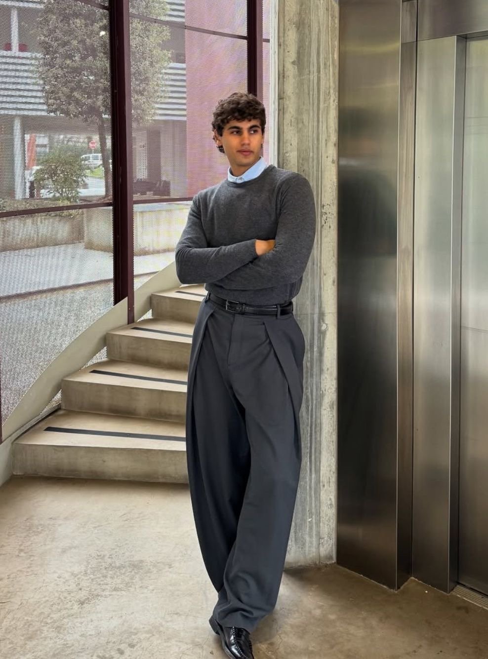 Gray triangle pleated wide leg pant