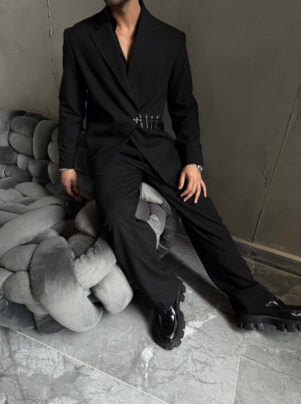 SPECIAL DESIGN OVERSIZE SIDE HOOK DETAILED SUIT