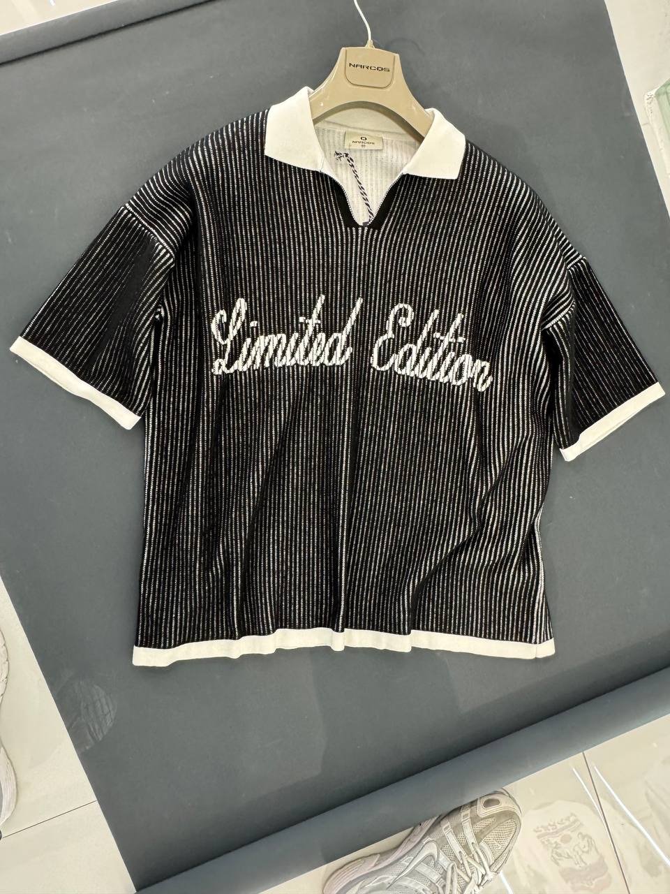 Limited edition T-shirt avec col