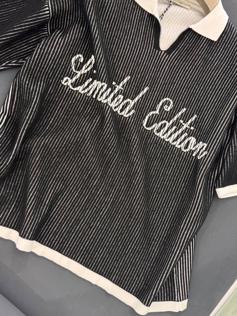 Limited edition T-shirt avec col