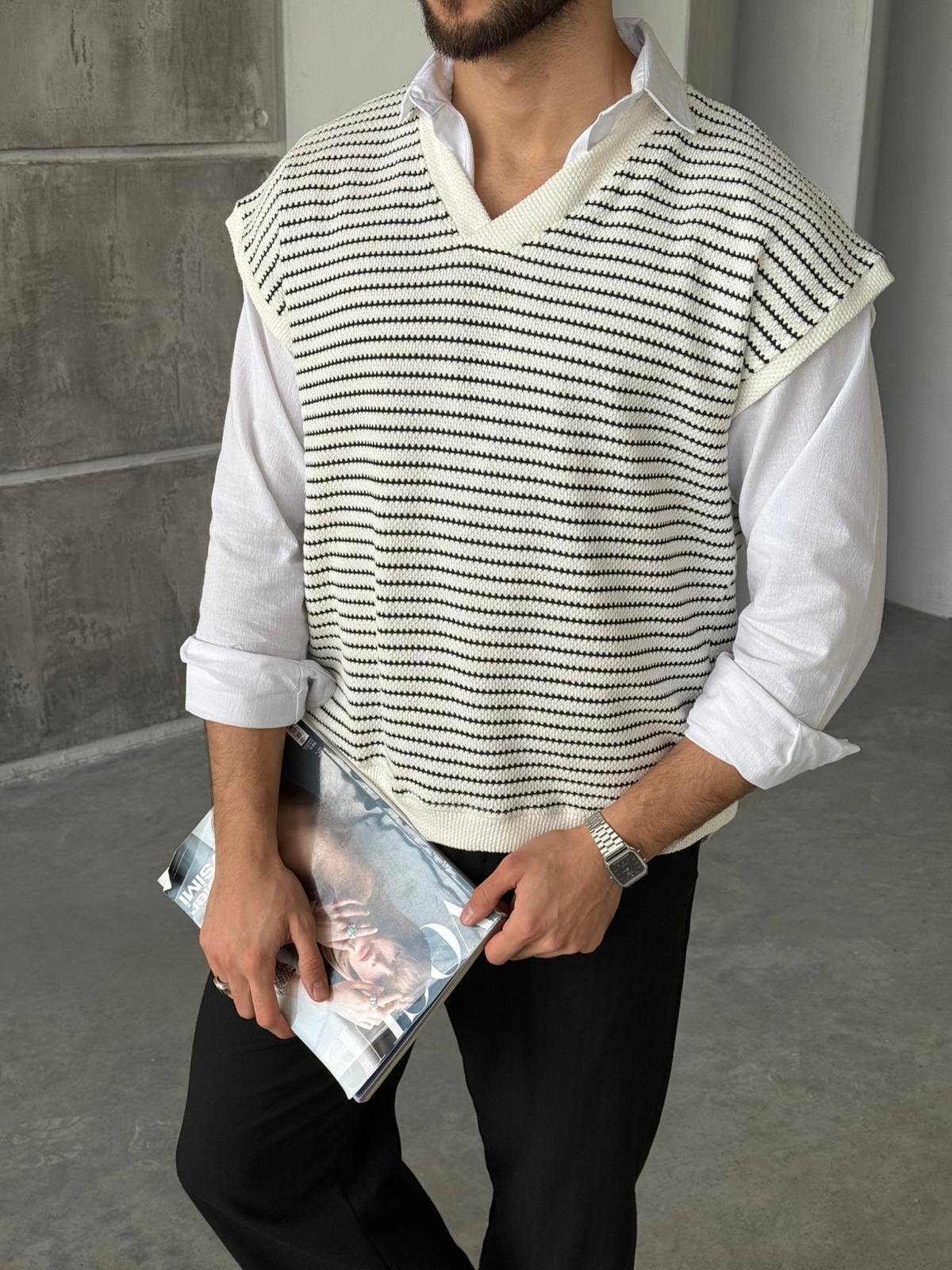 Knitted Striped Sweater Vest Black and White