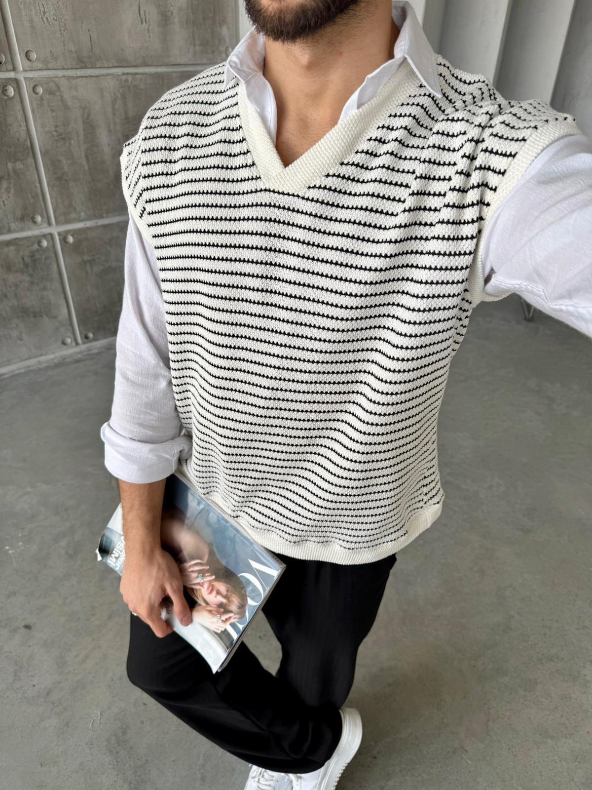 Knitted Striped Sweater Vest Black and White