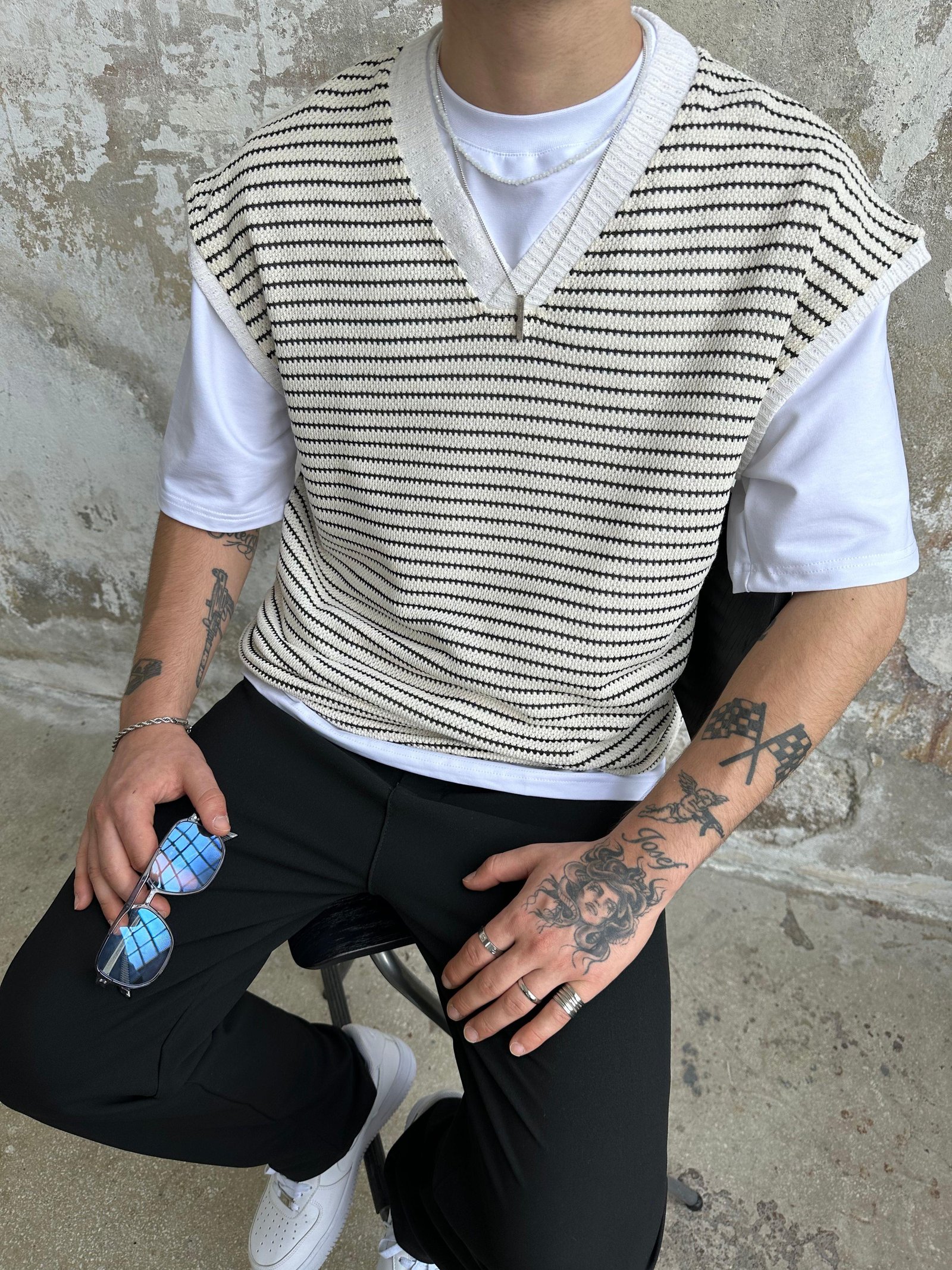 Knitted Striped Sweater Vest Black and White