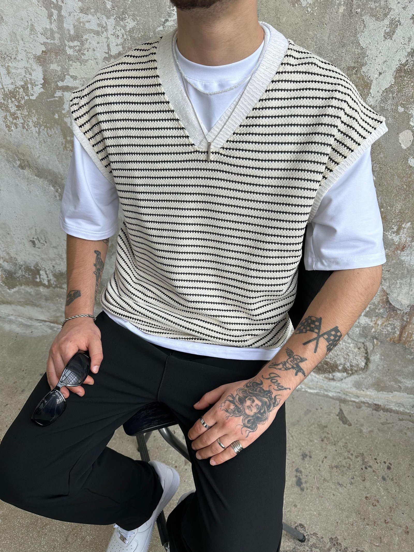 Knitted Striped Sweater Vest Black and White