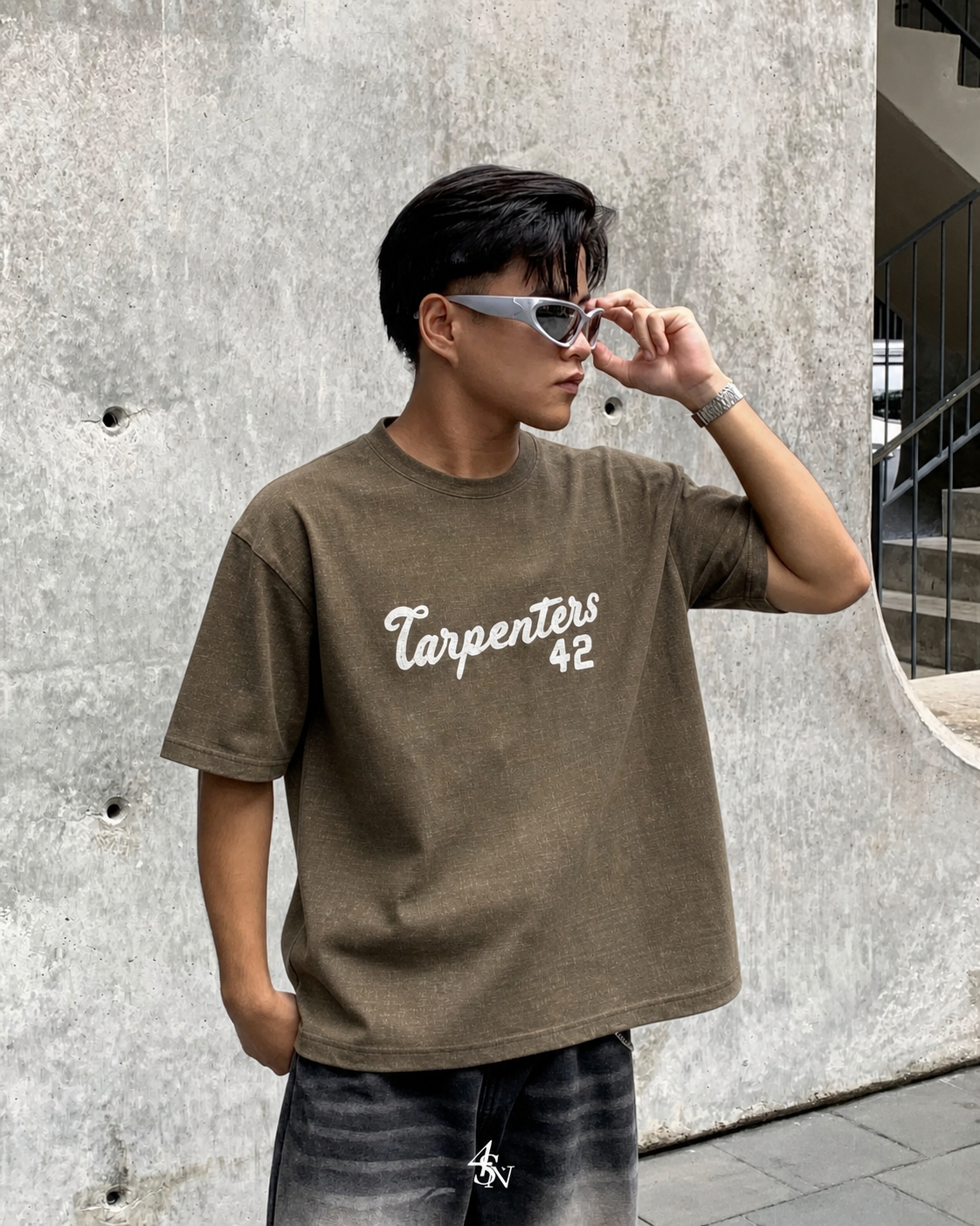 Brown Carpenters 42 CROPPED t-shirt