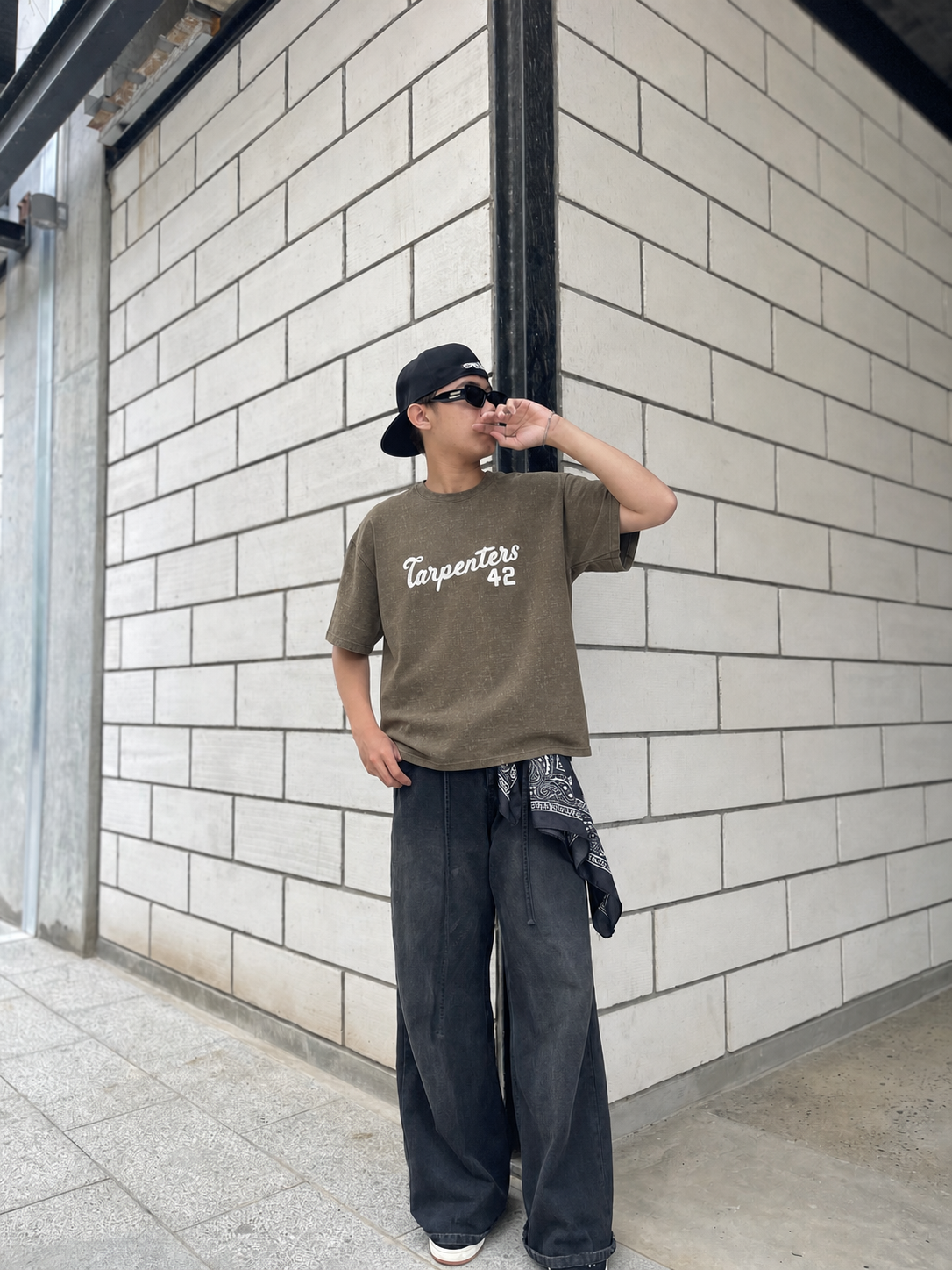 Brown Carpenters 42 CROPPED t-shirt