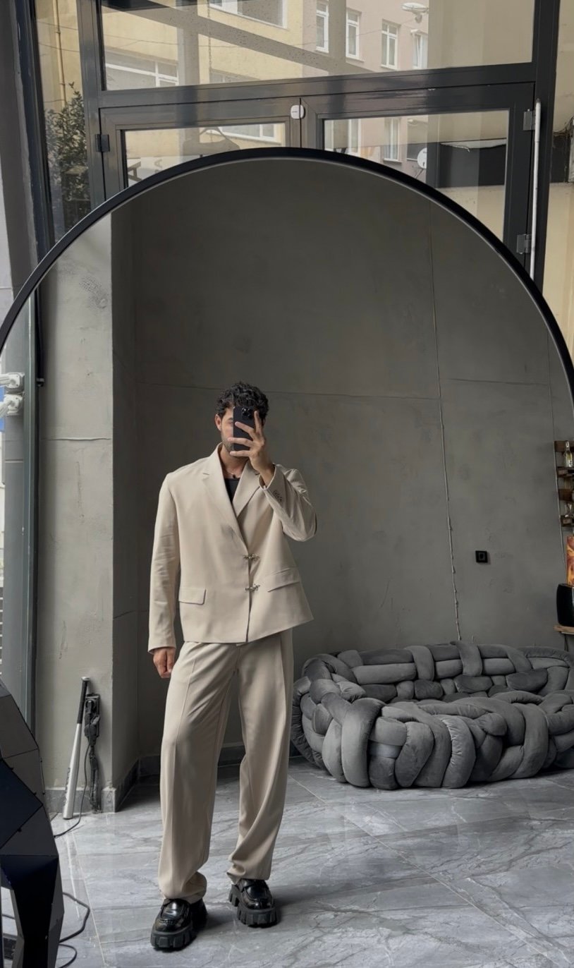 Beige Double hook suit
