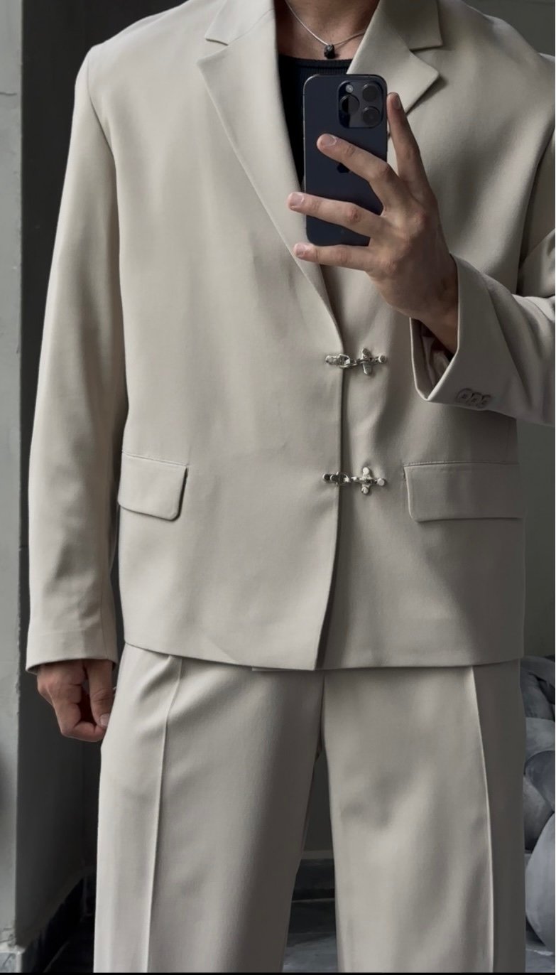 Beige Double hook suit