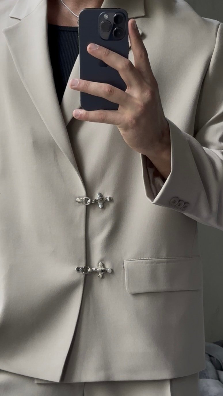 Beige Double hook suit
